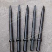 破碎鎬釬是配合鎬釬完成破碎作業(yè)的